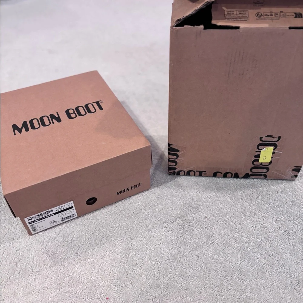 Women’s Moon Boots Vibrant Pink Winter Boots - Picture 9 of 10